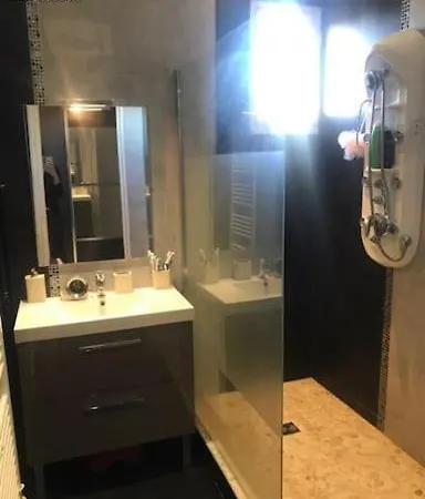 Grand Pour 6 Personnes Prado Parking Apartment