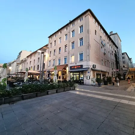 T3 72m2 Renove Vieux Port Apartment *