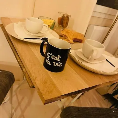 C'est La Vie… A Apartment
