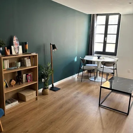 Apartment Lumineux De 40m2 A 300m Du Vieux Port *