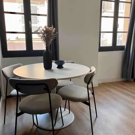 Apartment Lumineux De 40m2 A 300m Du Vieux Port Marseille