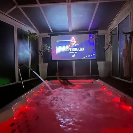 Fabuleuse -7 -14 Pers Avec Grande Piscine 2 Jacuzzis * Marseille