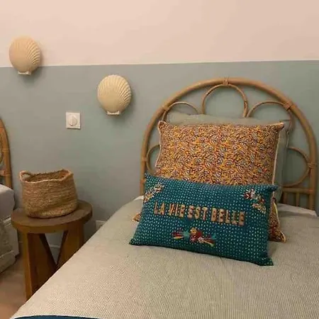 Design Flat On The Old Port-marseille