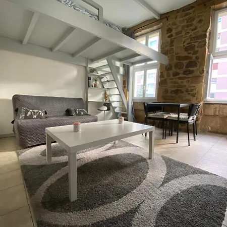 Apartment Centre Avec Climatisation Et Balcon