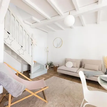 Holiday home Maison De Roucas Blanc