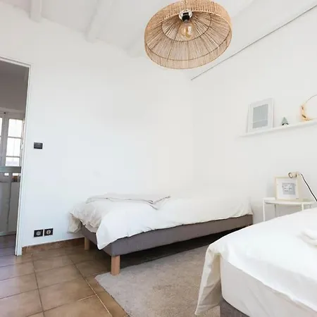 Holiday home Maison De Roucas Blanc