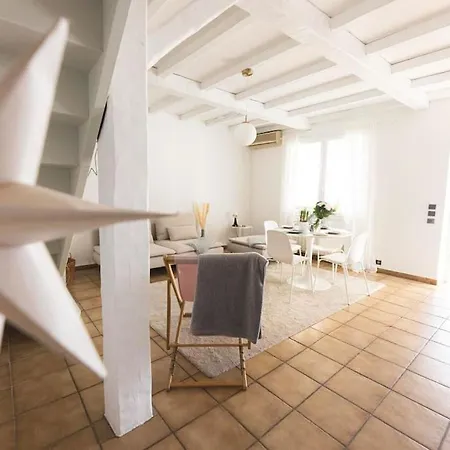 Maison De Roucas Blanc * Marseille