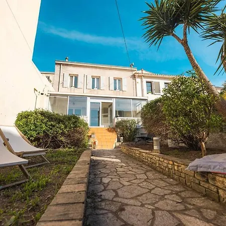 Holiday home Maison De Roucas Blanc *