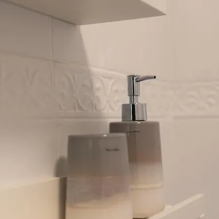 Maison De Roucas Blanc *