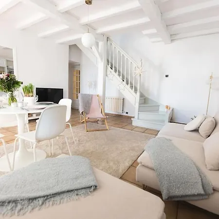 Maison De Roucas Blanc *
