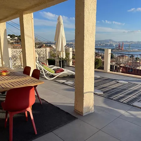 Superbe Terrasse Avec Vue Panoramique Sur La *
