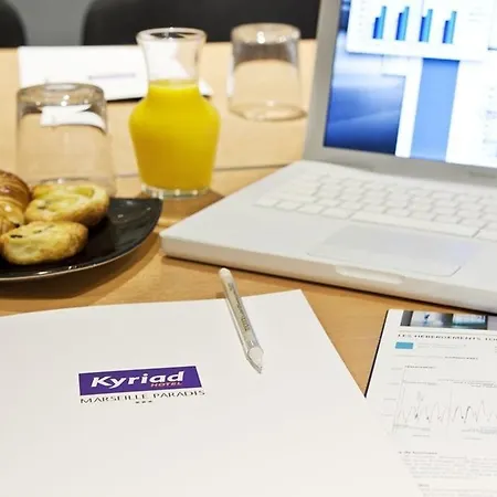 Hotell Kyriad Centre Paradis-prefecture 3*