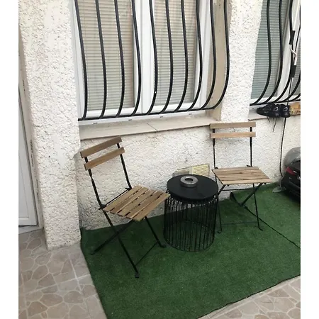 Studette Avec Exterieur Climatisee