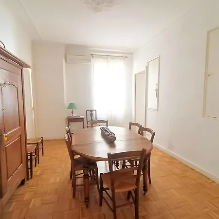 Le Toit De La Rue Sainte Apartment *