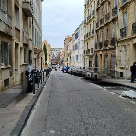 T2 Proche Des Catalans