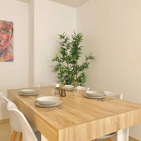 Apartment Havre De Paix La Joliette : Urban Modern Cosy Chic