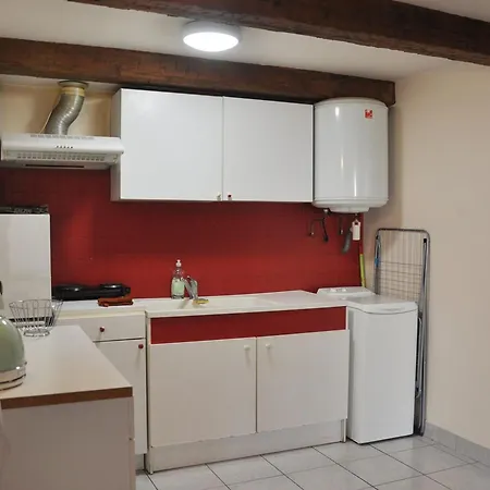 Apartment Cozy 1-Bedroom Apartment Near Vieux-Port *