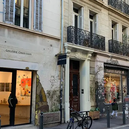 La Maison Vague Bed & Breakfast *