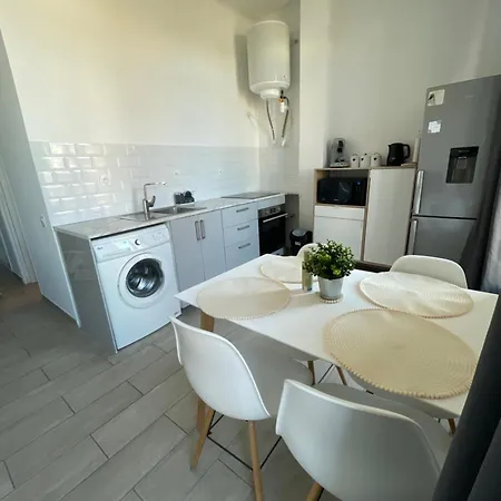 Lumineux 2 Pieces - Centre-ville Climatise - Netflix Prime Canal - Bien Place Apartment