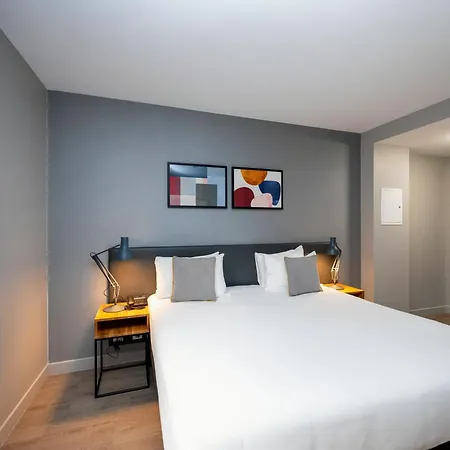 Staycity Centre Vieux Port Aparthotel 3*
