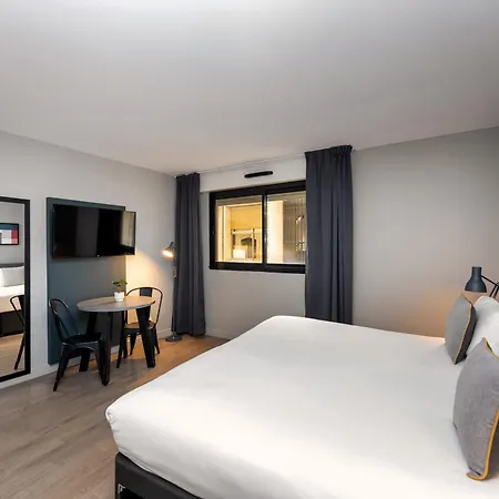 Staycity Centre Vieux Port Aparthotel