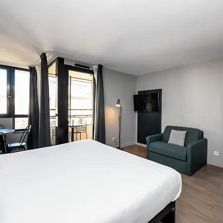 Staycity Centre Vieux Port Aparthotel