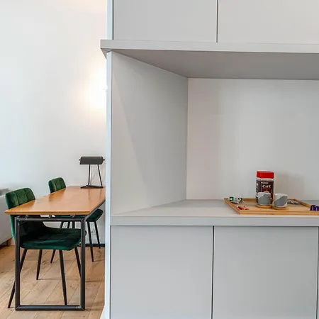 Architecte Catalans- Bord De Apartment