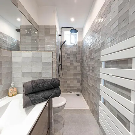 Architecte Catalans- Bord De Apartment