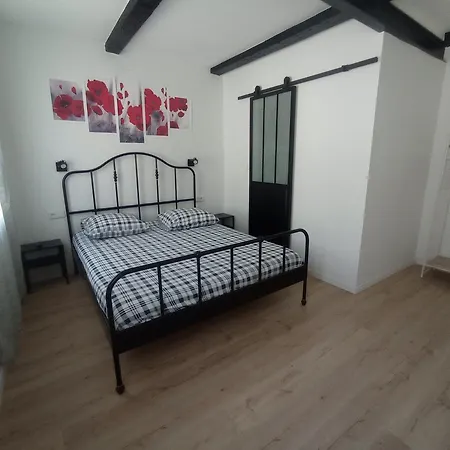 Holiday home Maison Avec Jardin *