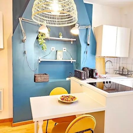 Apartment Air-conditioned With 2 Balconies