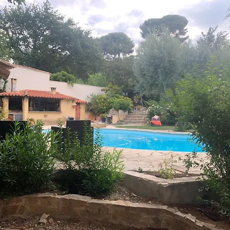 Homestay Oustaou Acces Piscine