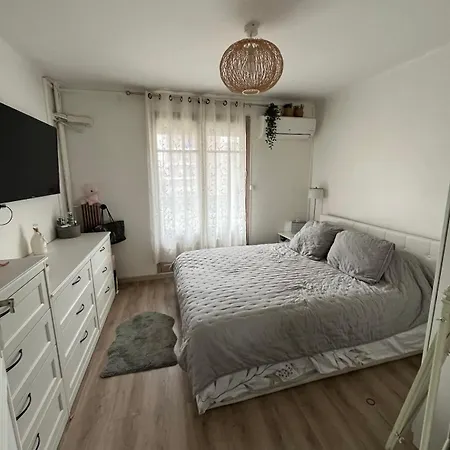 En Face Du Velodrome Apartment
