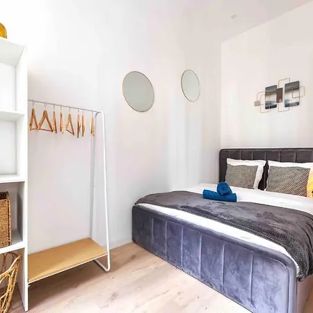 Apartment Vieux Port, Ferreol 6eme, 8 Personnes Marseille