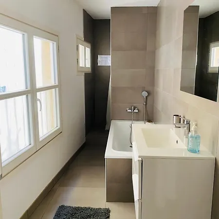Magnifique T4 90 M2 Tres Bien Situe 2 Min Vieux Port Et Gare St Charles Marseille