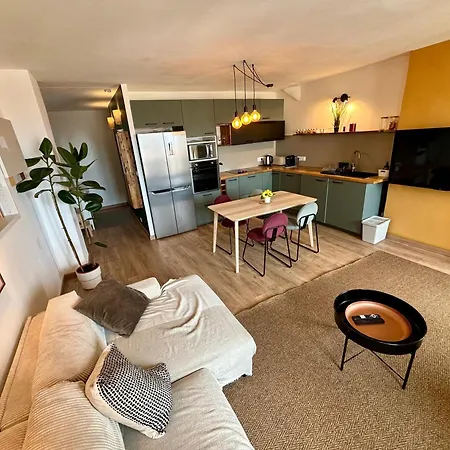 Renove Avec Balcon A La Joliette Apartment