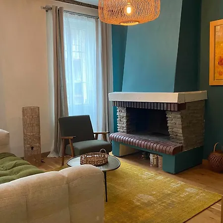 Charming Renovated Near The Apartment