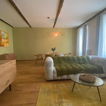 Apartment Charming Renovated Near The