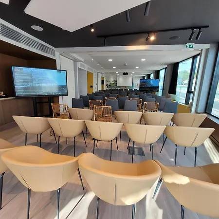 Crowne Plaza - Le Dome Hotel 4*