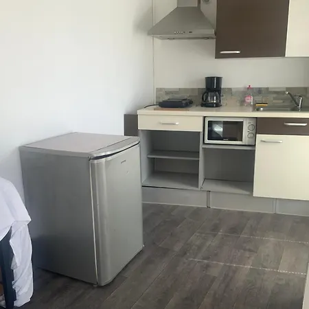 Apartment Pour 4 Face A La Piscine *