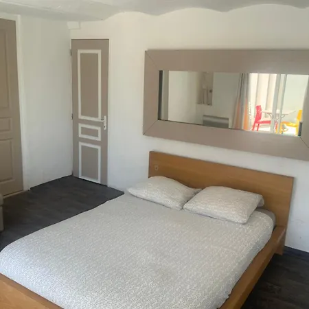Apartment Pour 4 Face A La Piscine