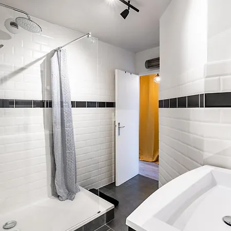 St Charles : Confortable+ Balcon Apartment *