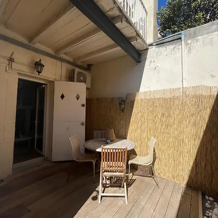 Apartment + Terrasse A 5min A Pied De La Mer Et Du Vallon Des Auffes Marseilles