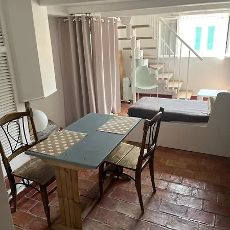 Apartament Nom Cassis