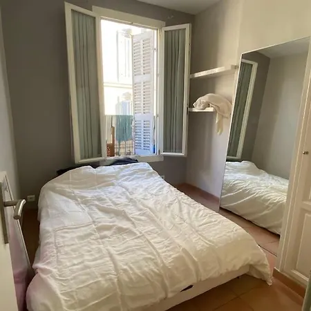 Apartment Apparemment Lumineux Et