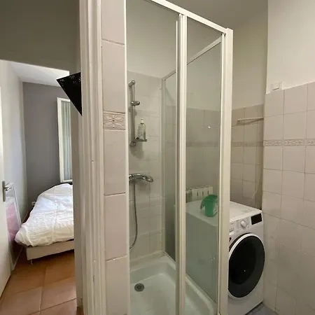 Apartment Apparemment Lumineux Et Marseille