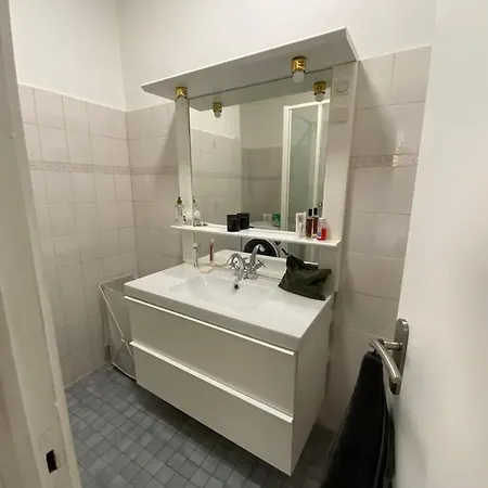 Apartment Apparemment Lumineux Et