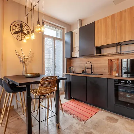 Pour 7 A Apartment
