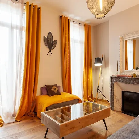Pour 7 A Apartment Marseille