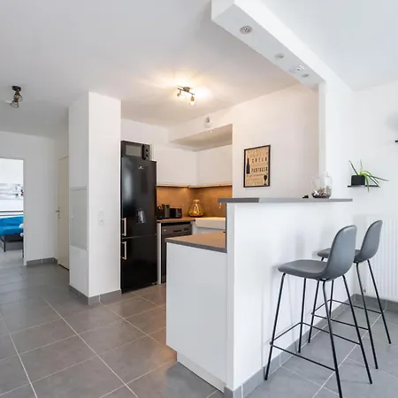 Apartment T2 Entre Plage Et Centre Ville-terrasse/parking *