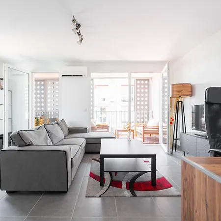 T2 Entre Plage Et Centre Ville-terrasse/parking Apartment